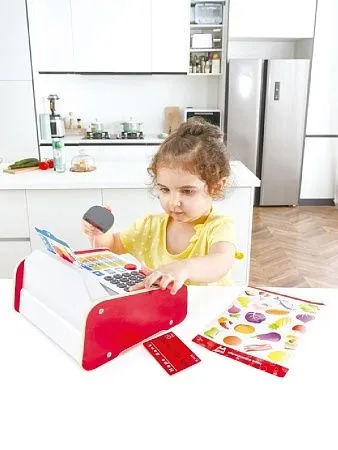 HAPE Детская игрушечная деревянная касса с набором наклеек, калькулятором, светом и звуком