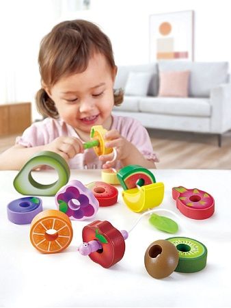 HAPE Игрушка деревянная шнуровка для детей "Веселые гусеницы" (14 предметов - шнурки и фрукты)